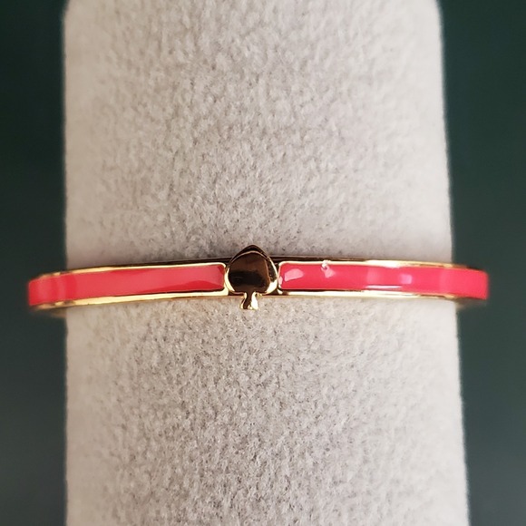 Kate Spade Everyday Spade Narrow Hinged Bangle Coral Enamel Gold Plate Signed - Picture 2 of 11